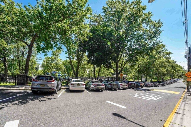 Building Photo - 331 79th St