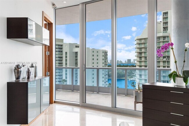 Building Photo - 5959 Collins Ave