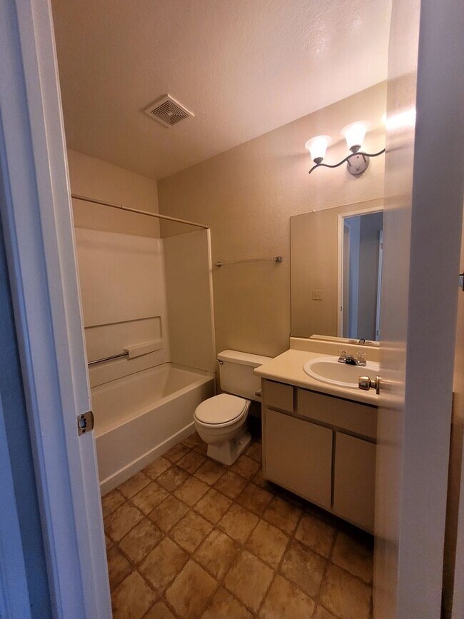 Building Photo - Condo on Madison Avenue. MOVE IN SPECIAL. ...