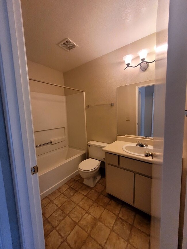 Building Photo - Condo on Madison Avenue. MOVE IN SPECIAL. 1 month free.