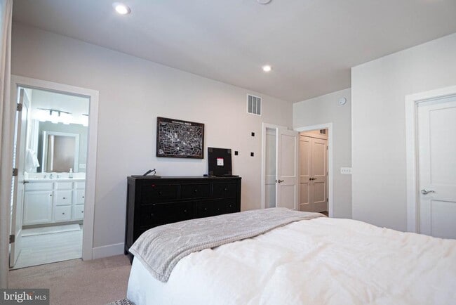Building Photo - 2453 Liberty Lp