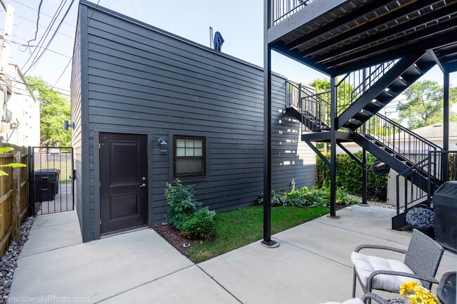 Building Photo - 4317 S Forrestville Ave