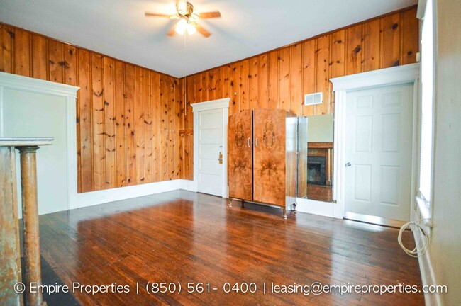 Building Photo - Charming Midtown Aparment with Wood Floors