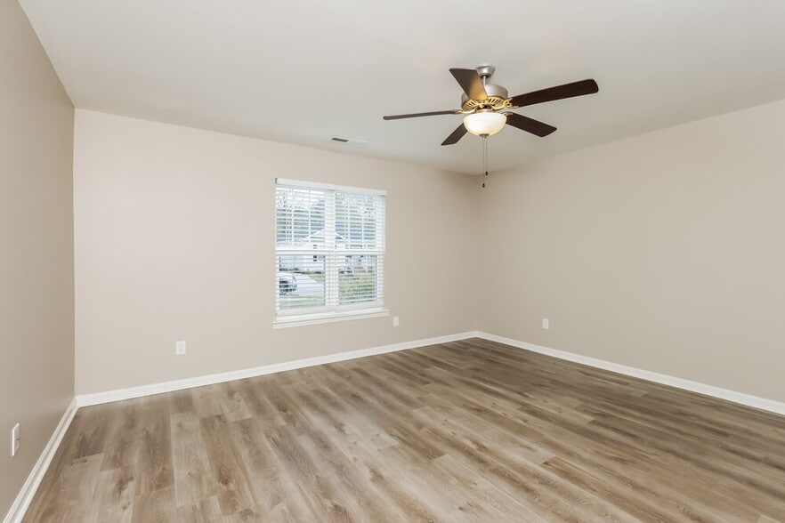 Building Photo - 223 Caddel St