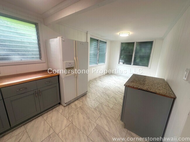 Building Photo - 805 Alewa Dr