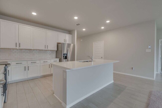 Building Photo - Charming 4-Bedroom Home in Eagle Mountain-...