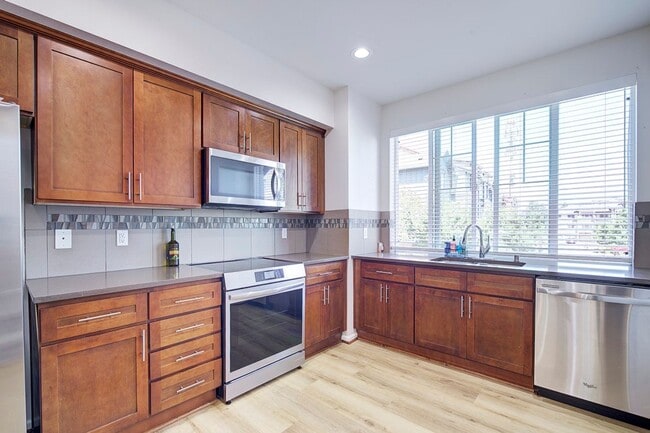 Building Photo - 2Bd/2.25Ba Mill Creek Townhouse