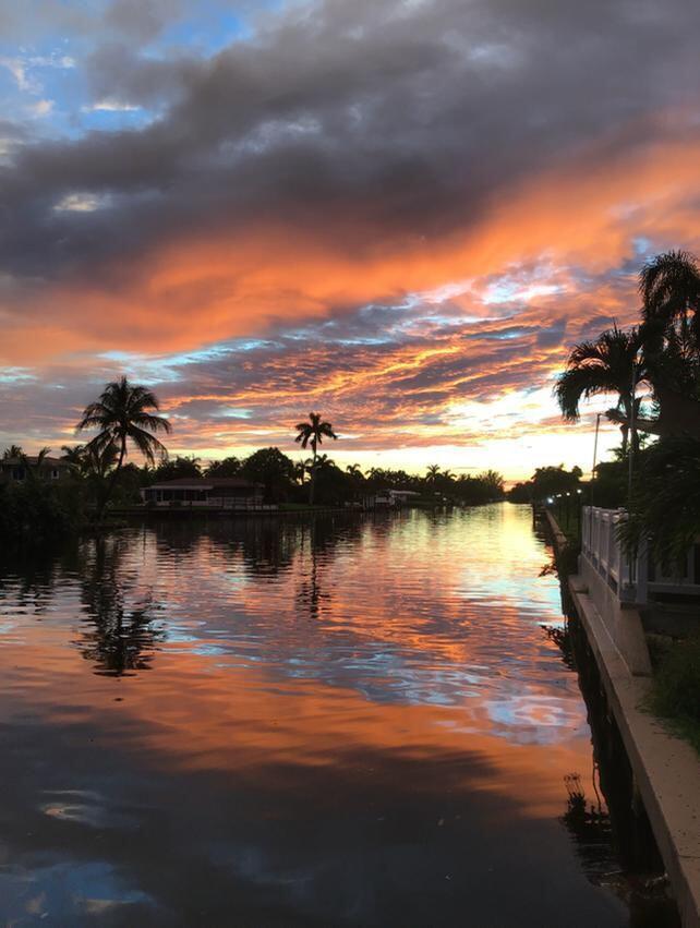 Building Photo - 1004 Pine Dr