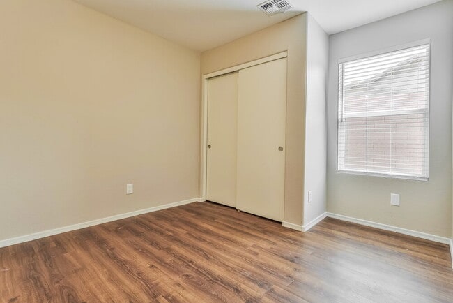 Building Photo - 115 N Ramada Cir