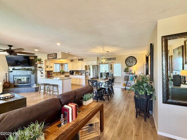 Building Photo - 4871 Butterfly Dr