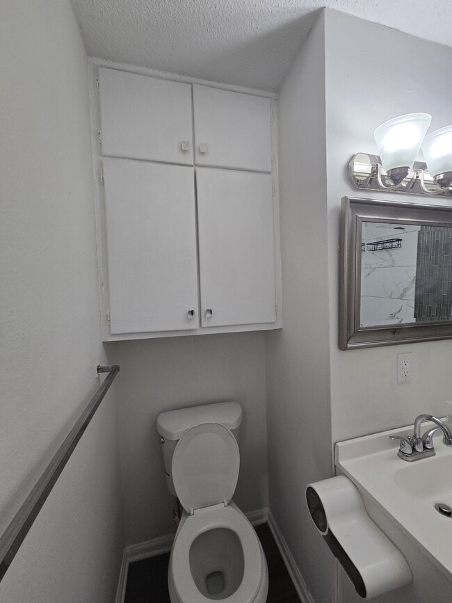 Building Photo - 1102 Dellrose