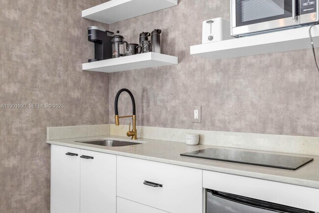 Building Photo - 901 NW 7th Street Rd