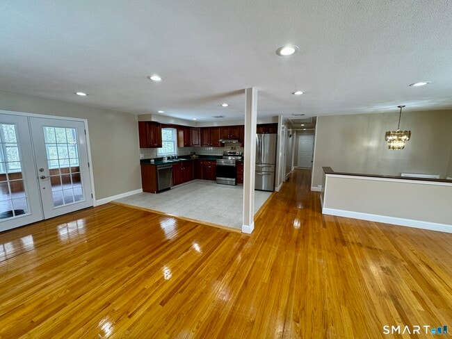 Building Photo - 10 Longview Ln