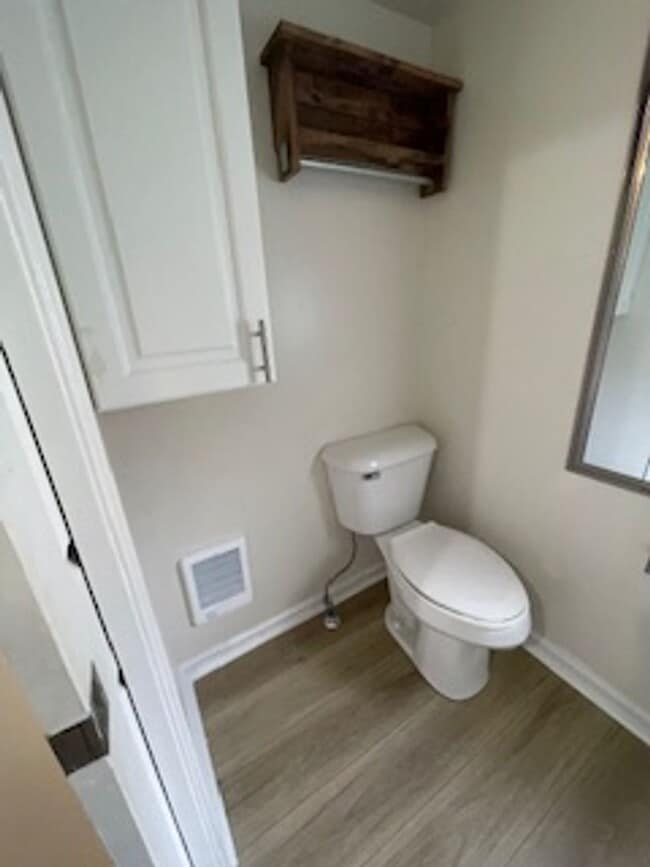 Building Photo - Tiny House on South Walnut Street