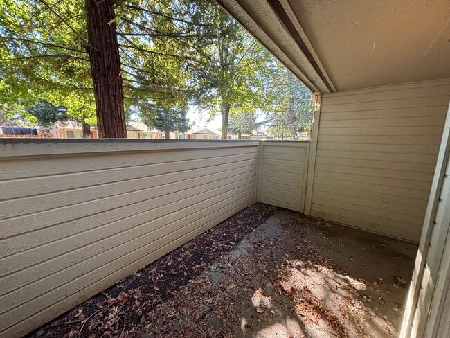 Building Photo - Rosemont Condo