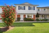 Building Photo - Spacious 3 Bedroom 2 Bath Available Now!