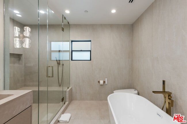 Building Photo - 1161 Stearns Dr