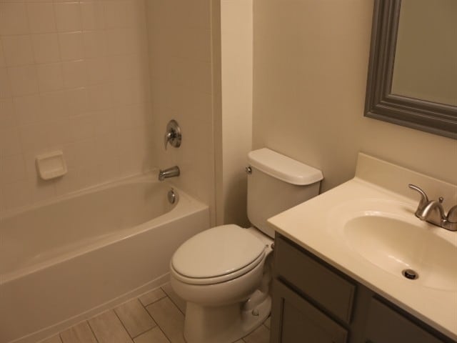 Building Photo - 2021 Belmont Dr