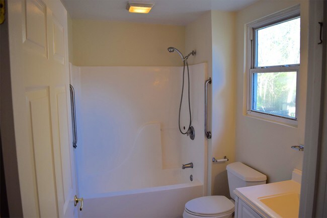 Building Photo - 505 Pocahontas St