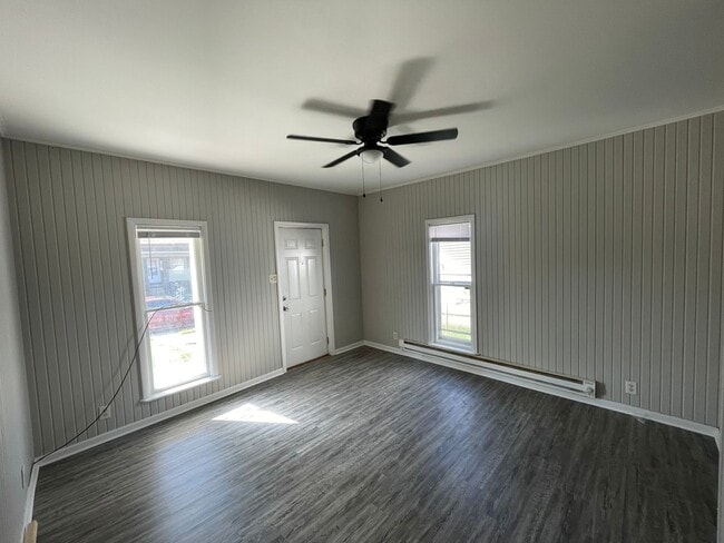 Building Photo - 1 Bedroom House