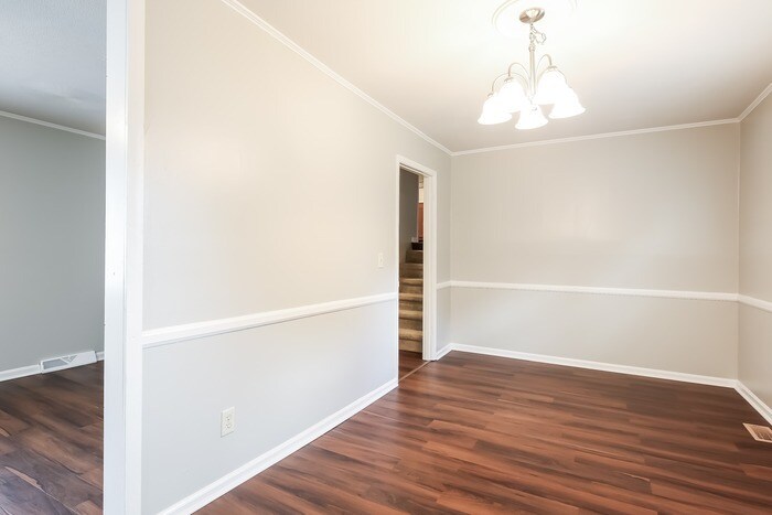 Building Photo - 105 Holland Ct
