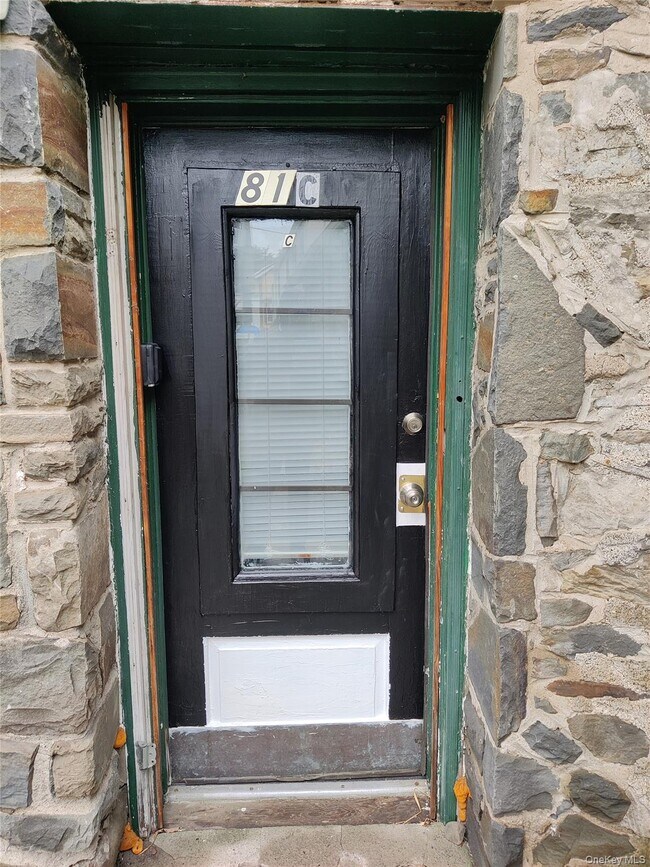 Building Photo - 81 Vineyard Ave
