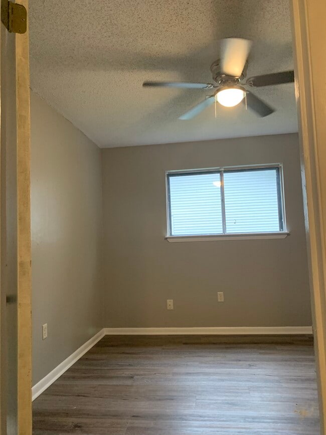 Guest bedroom #2 - 203 Club Ln