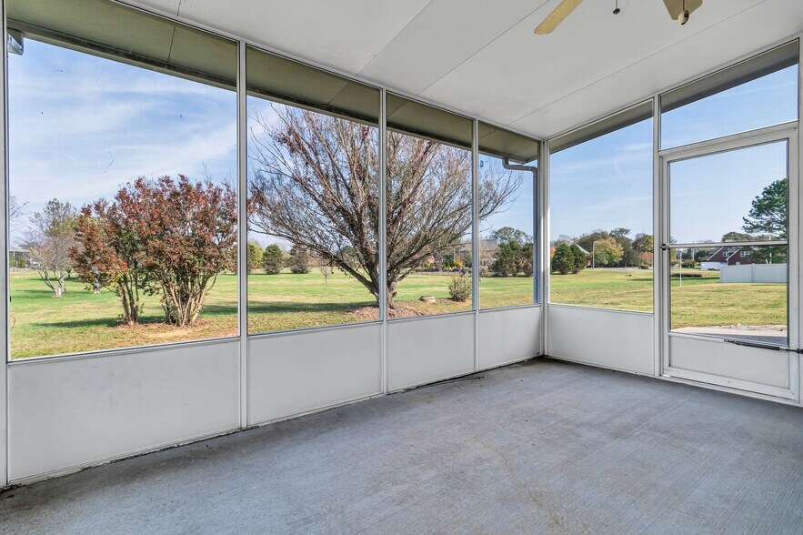 Building Photo - 207 Andy Johns Dr