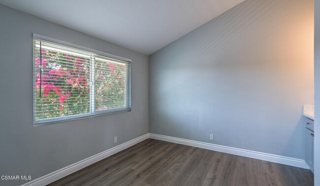 Building Photo - 1696 Shadow Oaks Pl