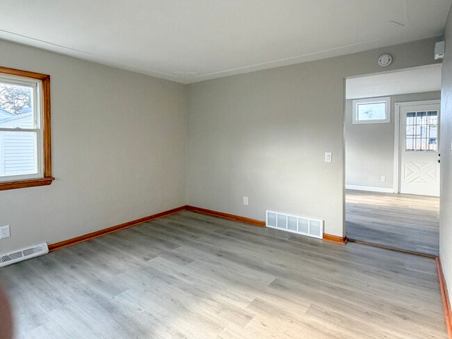 Building Photo - 1612 Maine