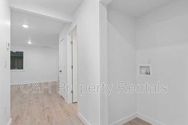 Building Photo - 218 Reda Ln