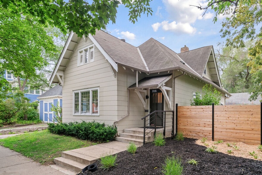 Building Photo - 1115 W 31st St