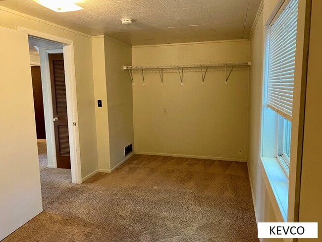 Building Photo - Spacious Home Near CSU!