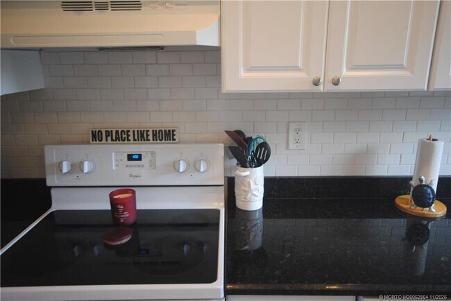 Building Photo - 5333 SE Miles Grant Rd