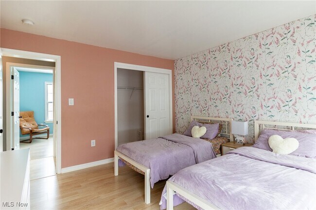 Building Photo - 889 Holborn Rd