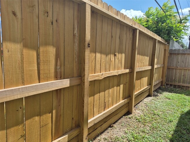 Building Photo - 854 Shawnee St