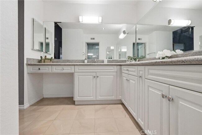 Building Photo - 2142 Iron Club Dr