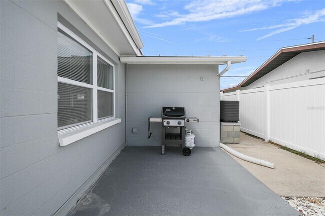 Building Photo - 13704 Veronica Dr