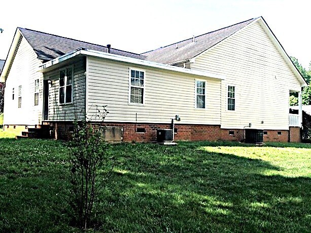 Building Photo - 4038 River Falls Dr