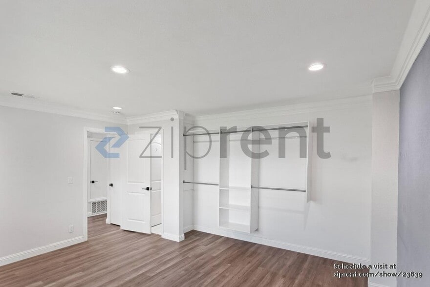 Building Photo - 686 Whitewater Ct