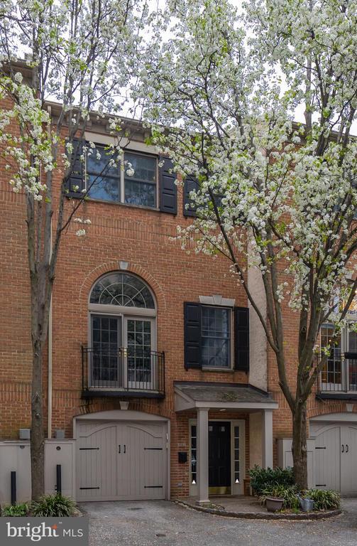 Building Photo - 216 Christian St