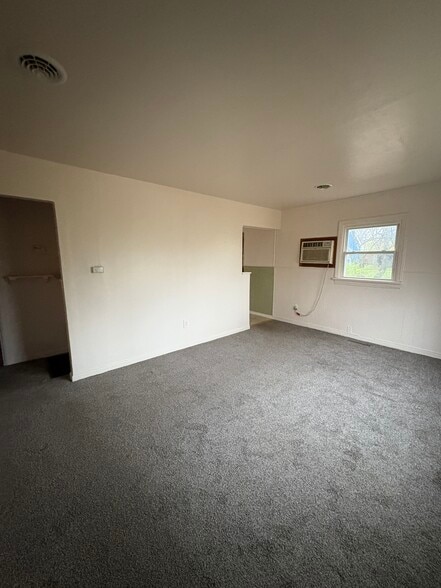 Family Room - 4105 Natchez Ave