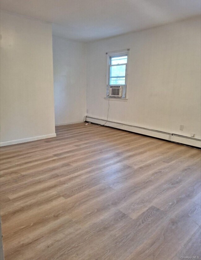 Building Photo - 652 NY-211