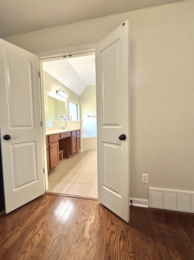 Building Photo - 6399 William Hill Dr