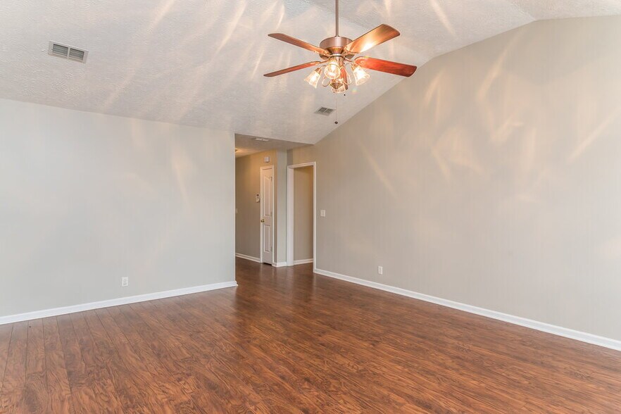 Building Photo - 3012 Wellington Pl