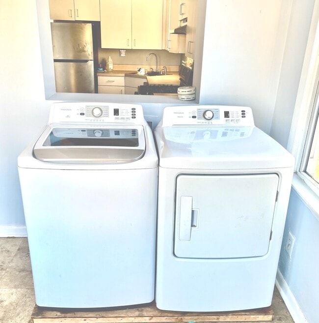 Building Photo - 511 N Taylor Ave