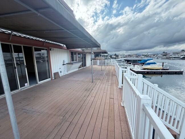 Building Photo - Single Story 3 Bedroom 2.5 Bath