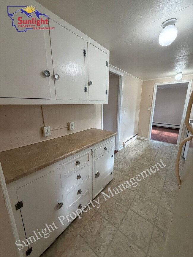 Building Photo - 2 Bed 1 Bath Single Family