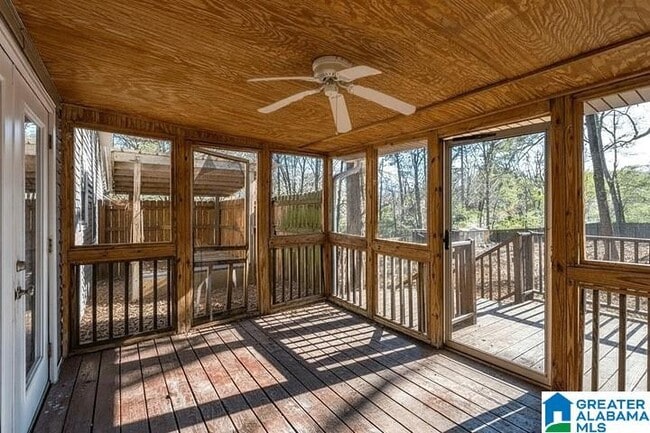 Building Photo - 1327 3rd Ave SW