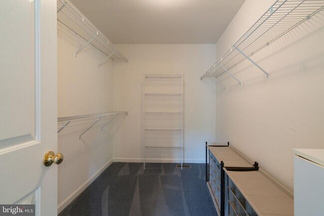 Building Photo - 10955 Southcoate Village Dr